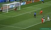 在昨晚进行的荷兰VS墨西哥的世界杯1/8决赛中，主裁判在比赛补时阶段判给荷兰队一个有争议的点球，最终...