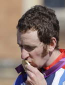 在北京时间8月1日结束的2012年伦敦奥运会公路自行车计时赛中，布-维金斯男子项目夺冠，这也是东道主...