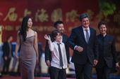 2014年06月22日，第十七届上海国际电影节在上海举行闭幕式红毯仪式，《重新开始》剧组亮相。