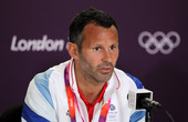2012年7月17日，2012年伦敦奥运会前瞻，英国男足、女足出席发布会，吉格斯出席。