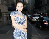 ���š����ɹ���������С���֮�Ƶİ��T�ǣ��ոս�����������ŦԼʱװ�ܣ��ڼ䣬���T�ǹ���ϯ�˹���һ��Ʒ...