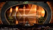 搜狐娱乐讯 第88届奥斯卡颁奖礼举行，瑞秋-麦克亚当斯登台颁发最佳摄影。