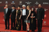第十五届上海电影节今晚将落下帷幕，闭幕红毯上群星斗艳姹紫嫣红。