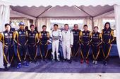 搜狐娱乐讯  日前，熊黛林以赛车手的身份出现在马来西亚的赛车场上，熊黛林身穿赛车服，英姿勃发，展现了...