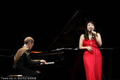 搜狐音乐讯讯 27日，小野丽莎（Ono Lisa）上海演唱会。日本著名爵士歌手小野丽莎在上海大舞台为...