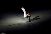 2016年8月6日，里约奥运会开幕式演绎现代元素，白衣舞者表演现代霹雳舞。