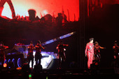 昨晚，王力宏“MUSIC MANⅡ火力全开”巡回演唱会在长沙贺龙体育场举行。数万名长沙歌迷一同见证了...