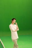 搜狐娱乐讯  日前，蒋雯丽为某公益事业拍摄公益广告片，虽然没有华贵的礼服和穿搭，只是简单的白衬衣加清...