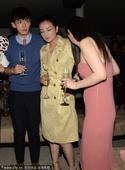 2014年5月25日讯，上海，早前，柯震东、赵薇、霍思燕出席某活动，在派对上与友人嘉宾热聊，喝着香槟...