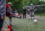 高清图：高科技！俄罗斯机器人踢足球力挺母队