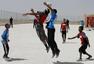 高清图：叙利亚难民看世界杯 享受体育不论贫富