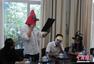 杭州一公司减压举行“无脸日” 员工戴面具上班
