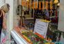 开挂的荷兰人 纹范加尔卖安全套染橙色头（图）