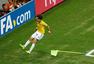高清图：巴西胜哥伦比亚 内马尔祝贺路易斯进球
