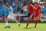 高清图：世界杯阿根廷胜瑞士 梅西拥抱进球功臣