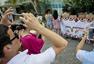 高清图：上海女性组反世界杯联盟 抗议男人看球