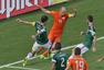 高清图：世界杯荷兰险胜墨西哥 罗本造争议点球