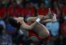 高清图：女子十米台中国摘金揽银 空中姿态优美