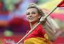 世界杯美女球迷之欧洲：时尚大胆 以国旗为衣裳