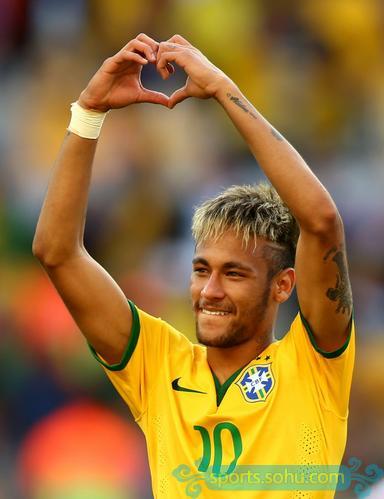 女友观战内尔马 这一幕恍若98年苏珊娜助阵大