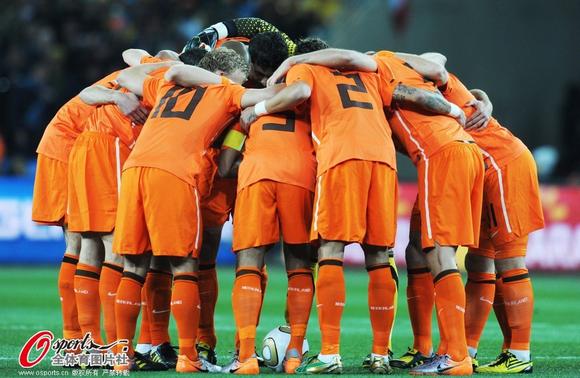 荷兰球迷装X指南:世界杯千年老二 牢记三剑客