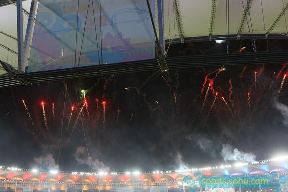 前方图:各国球迷助阵<em>阿德</em>战 中国<em>美女</em>球迷抢镜