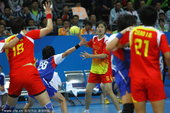 北京时间11月26日，在2010年广州亚运会女子手球决赛中，中国队以31-22战胜日本。


