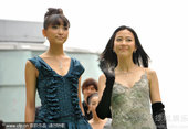 2009年10月26日讯，第22届东京国际电影节的颁奖闭幕仪式，25日下午在东京六本木主会场举行。东...