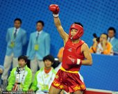 11月17日，中国选手张军勇在赛后庆祝胜利。当日，在第16届亚运会武术项目男子散手65公斤级决赛中，...