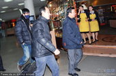 2010年1月17日，出席完09CCTV体坛风云人物颁奖典礼的刘翔返回上海，与教练孙海平一起现身虹桥...