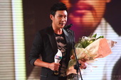 搜狐娱乐讯 在刚刚结束的2010夏季电视剧互联网盛典上，陆毅和殷桃分别斩获最具号召力男女演员殊荣。