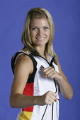 德国奥运代表团成员身着奥运服装拍摄写真