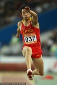 北京时间11月26日，在2010年广州亚运会男子三级跳远决赛中，中国选手李延熙（16米94）获得冠军...