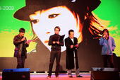 搜狐娱乐讯 2009年11月11日，陈琳追思会即将在星光现场开始，在现场，大屏幕上播放陈琳在西藏做慈...