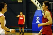 2010年11月5日，中国北京，中国男篮在国家体育总局训练局训练，备战广州亚运会。