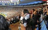 高清图：德国胜利蕾哈娜掀上衣庆祝 无缘罗梅罗